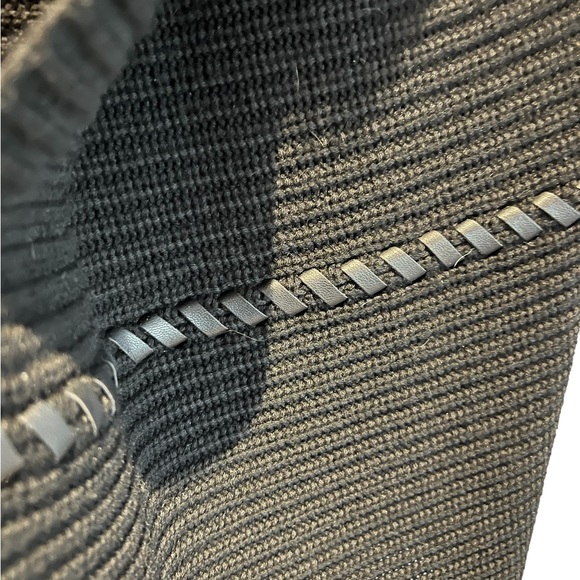 WHBM Sleeveless Sweater Vest with Removable Faux Fur Collar - Size Medium - Picture 5 of 6